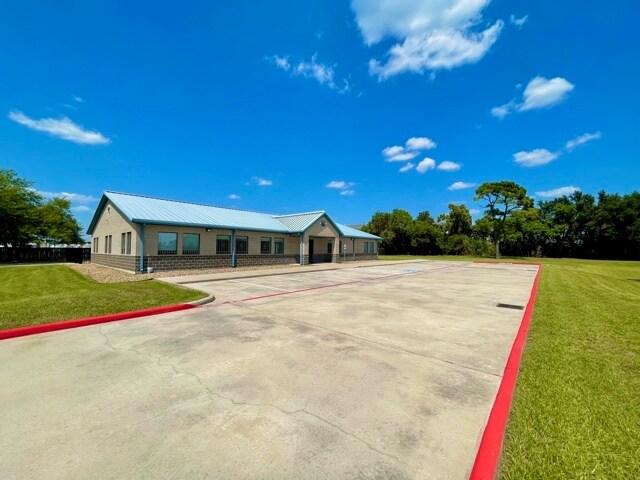 21120 Spring Town Dr, Spring, TX à louer - Photo du bâtiment - Image 3 de 16