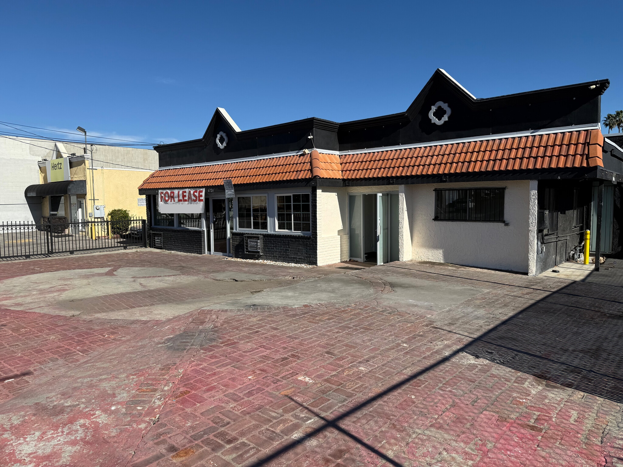 6726 Reseda Blvd, Reseda, CA à louer Photo du bâtiment- Image 1 de 8