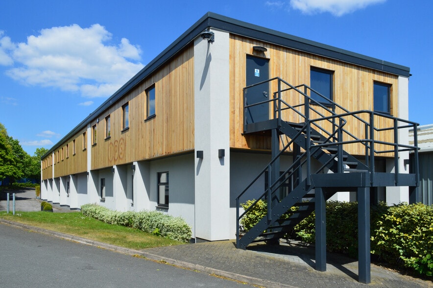 29 Mount Ave, Milton Keynes for lease - Building Photo - Image 2 of 9