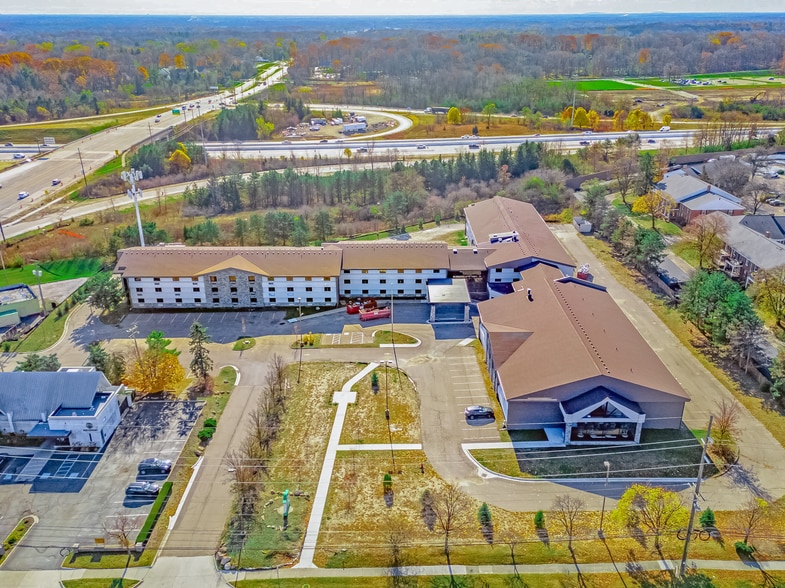 31525 W 12 Mile Rd, Farmington Hills, MI à vendre - Photo principale - Image 2 de 7