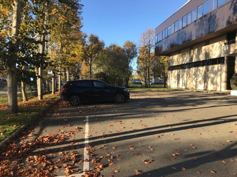 16 Rue Albert Einstein, Trappes à louer - Photo du bâtiment - Image 2 de 6