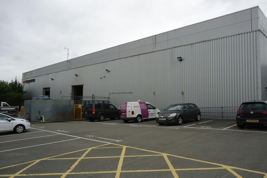 83-84 Livingstone Rd, Andover à louer - Photo du bâtiment - Image 2 de 2