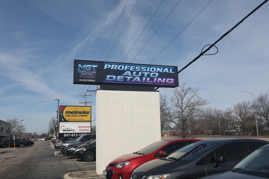809 W Higgins Rd, Schaumburg, IL for sale - Building Photo - Image 2 of 7