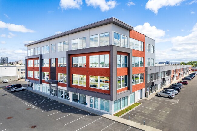 Plus de détails pour 4700-4702 Rue Louis-B.-Mayer, Laval, QC - Bureau, Industriel à louer