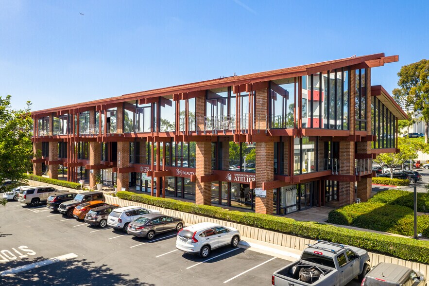250 Newport Center Dr, Newport Beach, CA à louer - Photo du bâtiment - Image 2 de 6