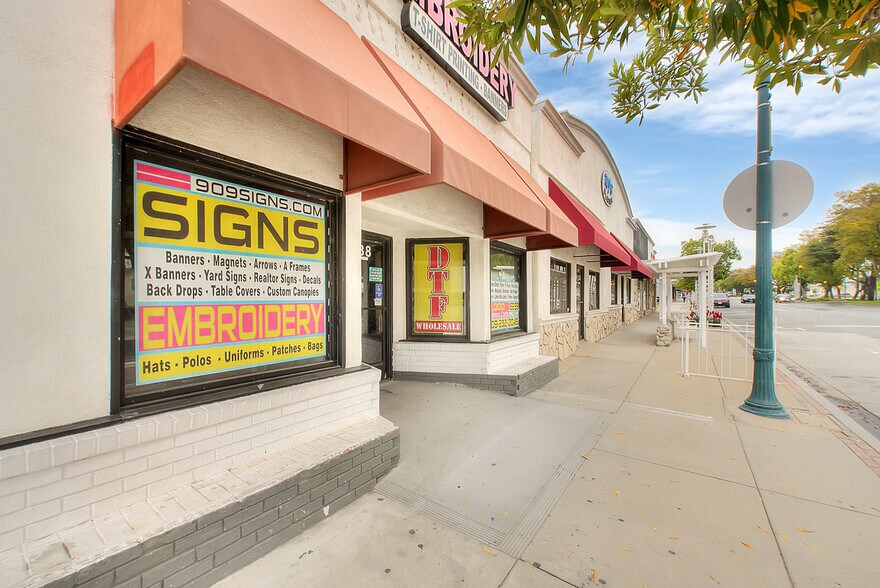 236 S Riverside Ave, Rialto, CA à vendre - Photo du bâtiment - Image 3 de 8