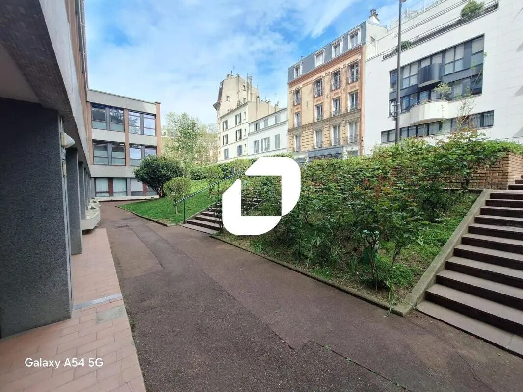 Office in Boulogne-Billancourt for lease Building Photo- Image 1 of 5