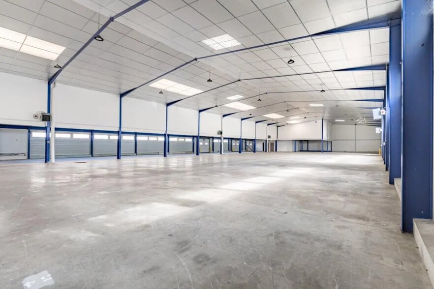 Industrial in Bezons for lease - Interior Photo - Image 3 of 20