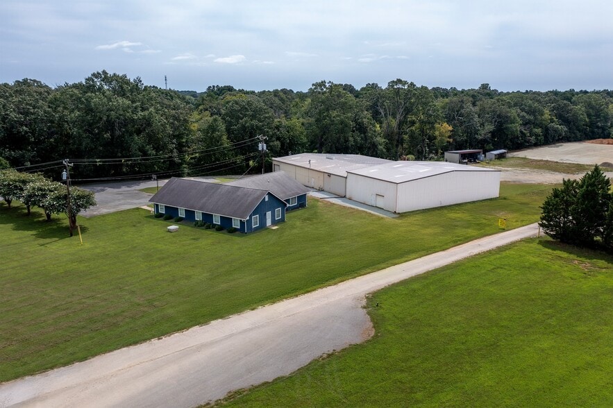 6504 Burlington Rd, Whitsett, NC à louer - Photo du bâtiment - Image 2 de 33