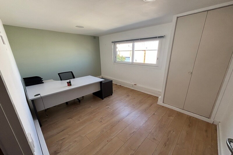 Flex in Mauguio for lease - Interior Photo - Image 3 of 10