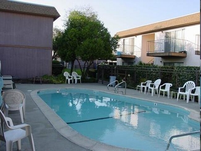 2727 Marina Blvd, San Leandro, CA à vendre - Photo du bâtiment - Image 2 de 3