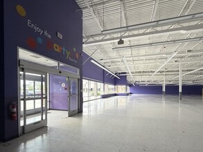2655-2933 Oak Valley Dr, Ann Arbor, MI for lease Interior Photo- Image 2 of 5