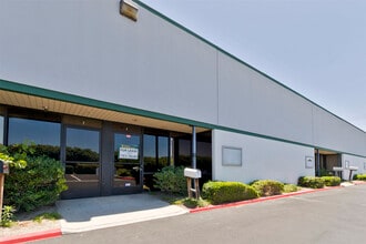 2141 E Philadelphia St, Ontario, CA à louer Photo intérieure- Image 2 de 3