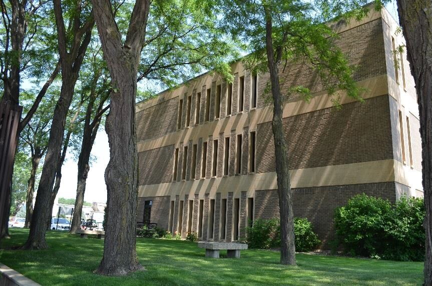 424 N Riverfront Dr, Mankato, MN à louer - Photo du bâtiment - Image 2 de 19