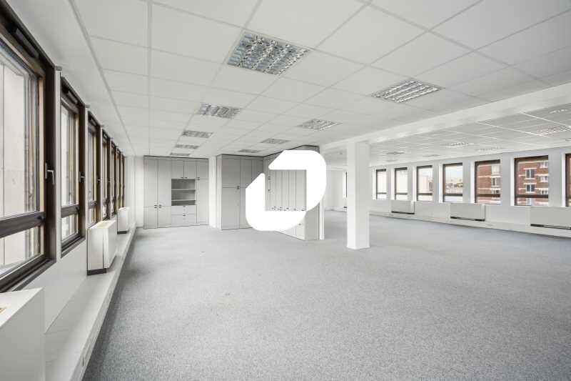 Bureau dans Clichy à louer - Photo du bâtiment - Image 3 de 14