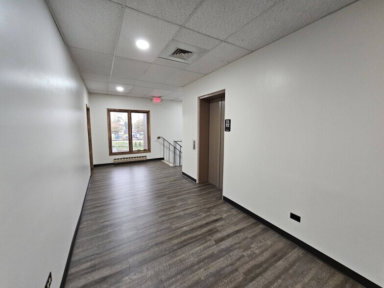 417-435 Ridge Rd, Munster, IN à louer - Photo intérieure - Image 3 de 8