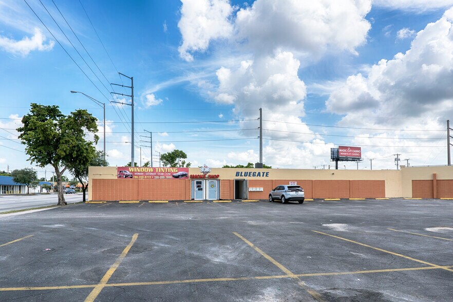 12725 NW 7th Ave, North Miami, FL à louer - Photo du bâtiment - Image 3 de 3