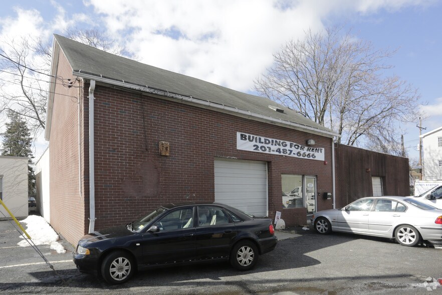 17 Voorhis Ln, Hackensack, NJ à vendre - Photo du bâtiment - Image 2 de 3