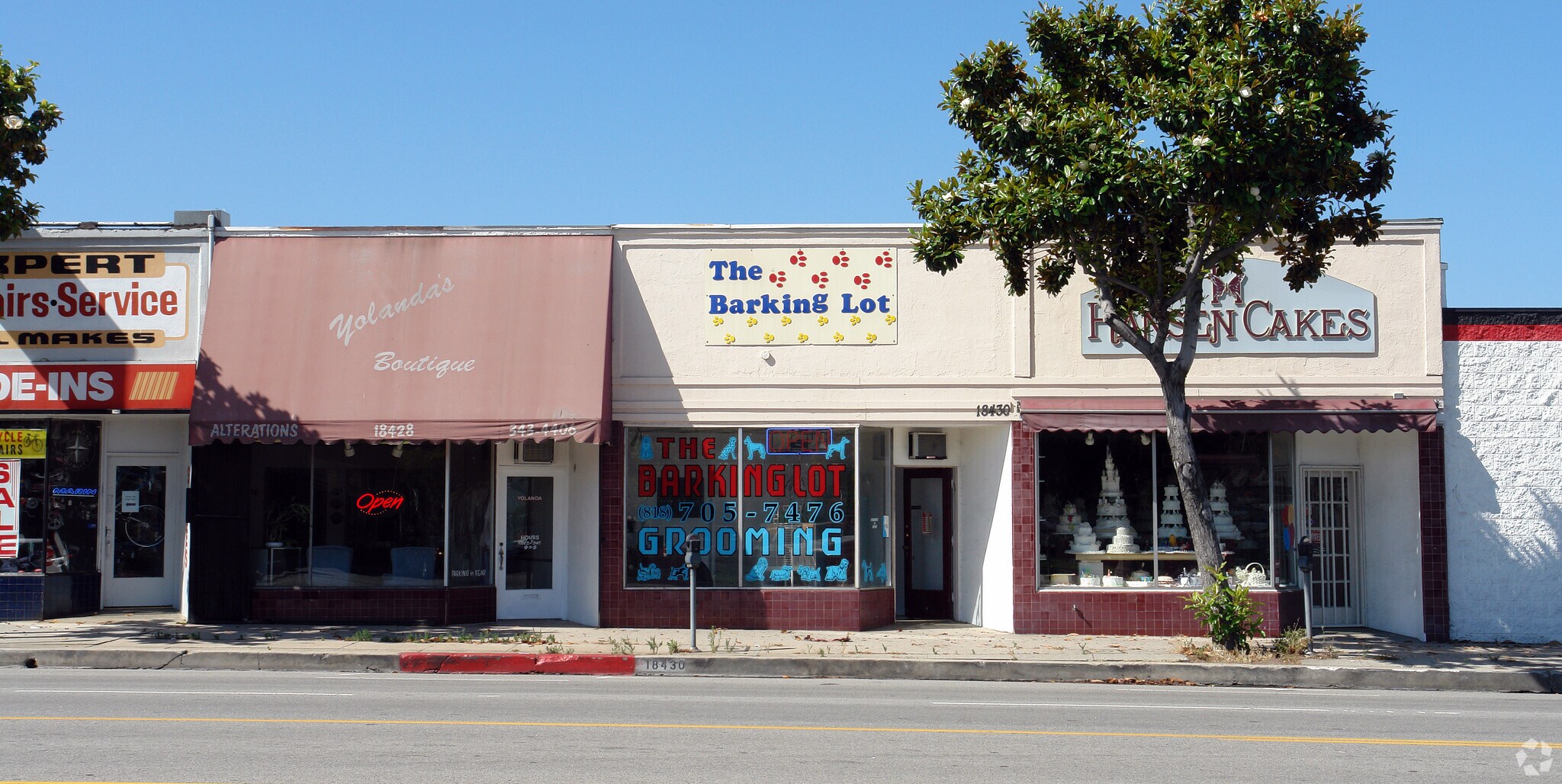 18428 Ventura Blvd, Tarzana, CA à vendre Photo principale- Image 1 de 3