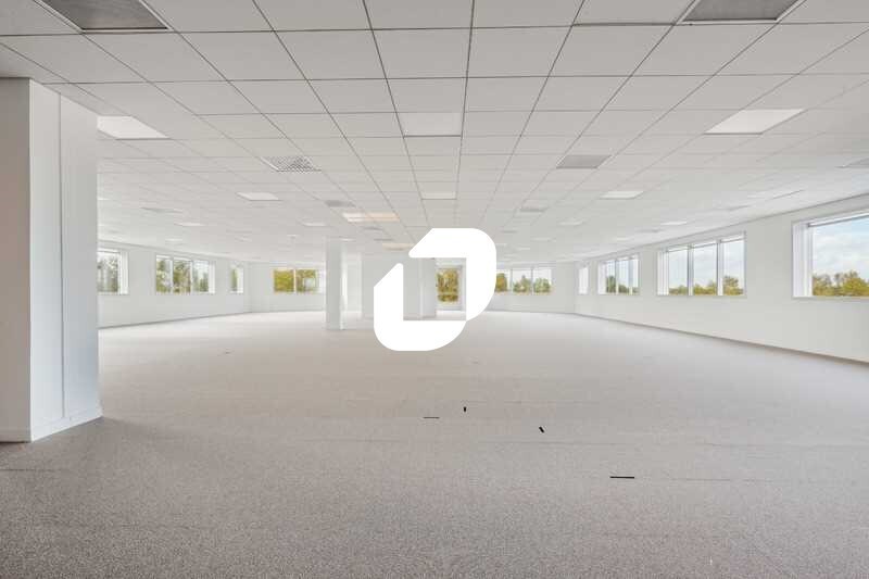 Office in Villepinte for lease - Interior Photo - Image 2 of 13