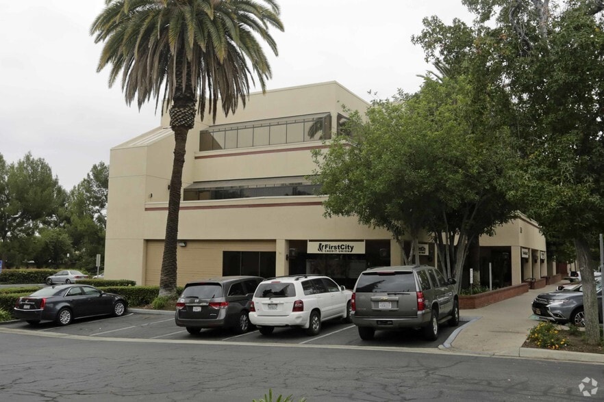 250 W 1st St, Claremont, CA for lease - Building Photo - Image 3 of 7