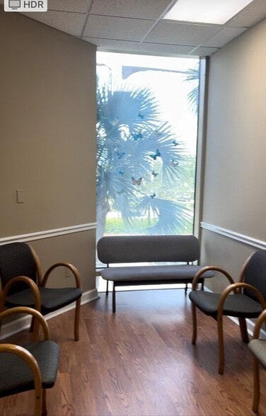 2100 SE Ocean Blvd, Stuart, FL à louer - Photo intérieure - Image 3 de 12