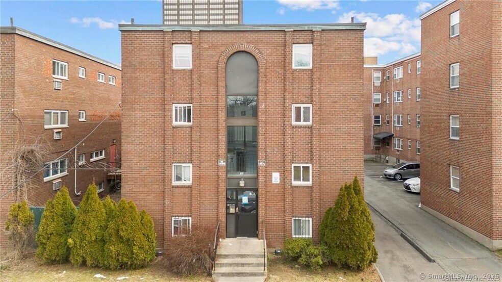 36 Huntington St, Hartford, CT à vendre - Photo du bâtiment - Image 1 de 17