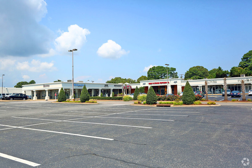 1554-1560 Laskin Rd, Virginia Beach, VA for lease - Building Photo - Image 1 of 6