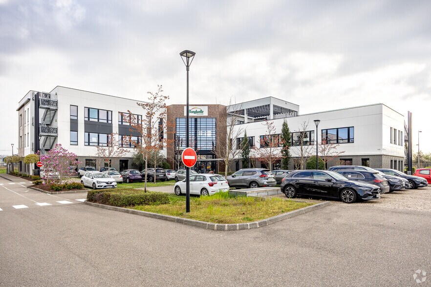 54 Rue Marcel Dassault, Genas à louer - Photo du bâtiment - Image 3 de 3