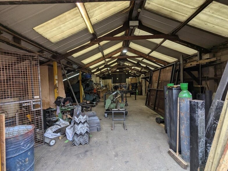 66 Brox Rd, Ottershaw for lease - Building Photo - Image 2 of 7