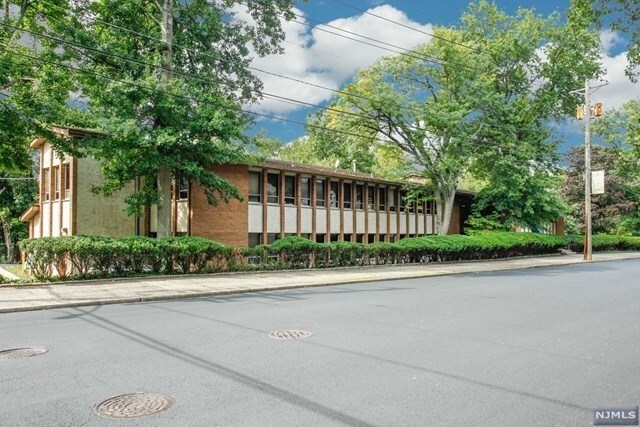 111 Dean Dr, Tenafly, NJ à louer - Photo du bâtiment - Image 2 de 3