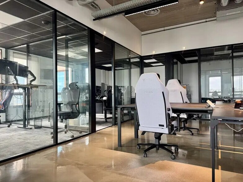 Bureau dans Genas à vendre - Photo du bâtiment - Image 3 de 17