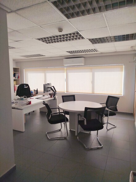 Industriel dans Loeches, Madrid à vendre - Photo du bâtiment - Image 2 de 47