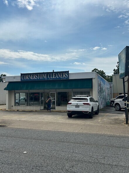 1013 & 1017 Oakland Avenue Retail portefeuille de 2 propriétés à vendre sur LoopNet.ca - Photo du bâtiment - Image 3 de 18