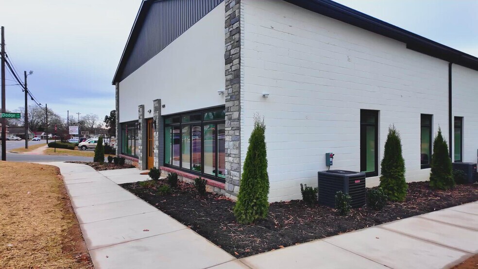 1484 Dale Earnhardt Blvd, Kannapolis, NC à louer - Vidéo sur l’inscription commerciale - Image 2 de 42