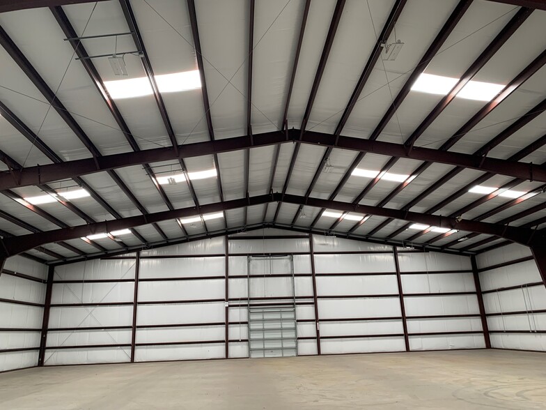 5457 W Davis St, Conroe, TX for lease - Building Photo - Image 3 of 9