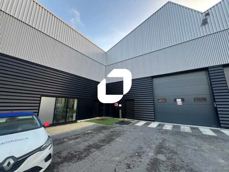 Local d'activités dans Massy à vendre - Photo du bâtiment - Image 2 de 16