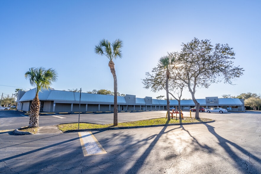 2670-2690 S Orlando Dr, Sanford, FL for lease - Building Photo - Image 2 of 5