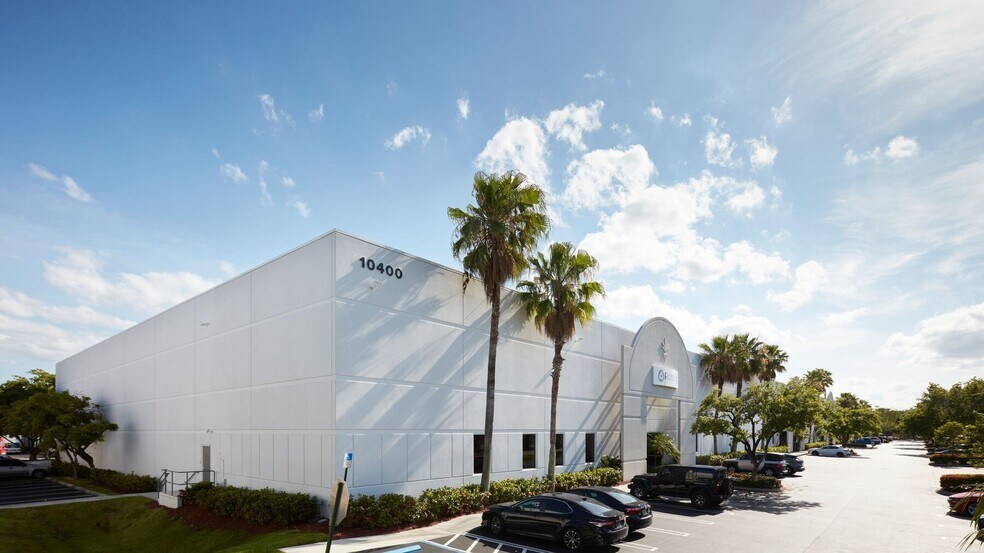 10300 NW 19th St, Miami, FL à louer - Photo du bâtiment - Image 1 de 3