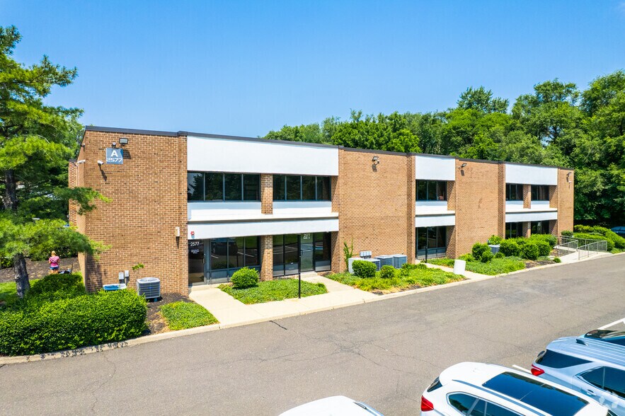 2577 Interplex Dr, Trevose, PA à louer - Photo du bâtiment - Image 1 de 7