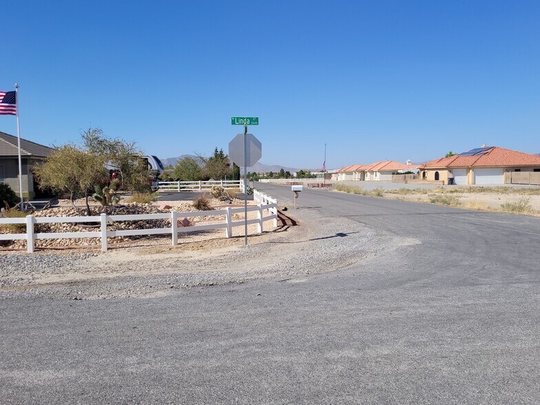 2611 Linda St, Pahrump, NV à vendre - Photo du bâtiment - Image 2 de 5
