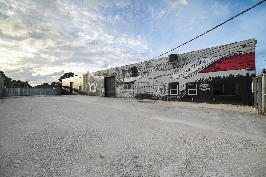 3630 E 10th Ct, Hialeah, FL à louer - Photo du bâtiment - Image 3 de 8