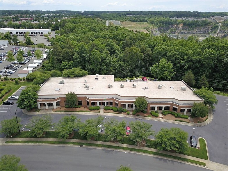 2400 Crownpoint Executive Dr, Charlotte, NC à louer - Aérien - Image 2 de 20