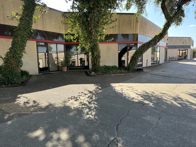 10444-10458 Sentinel St, San Antonio, TX for lease - Building Photo - Image 1 of 9