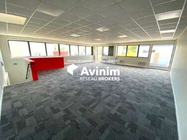 Industrial in Louvres for sale - Interior Photo - Image 3 of 3