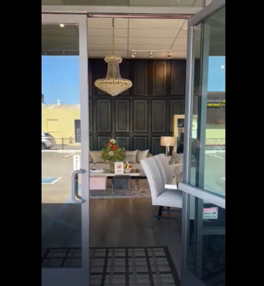 28 E Valley Blvd, Alhambra, CA à louer - Vidéo sur l’inscription commerciale - Image 2 de 16