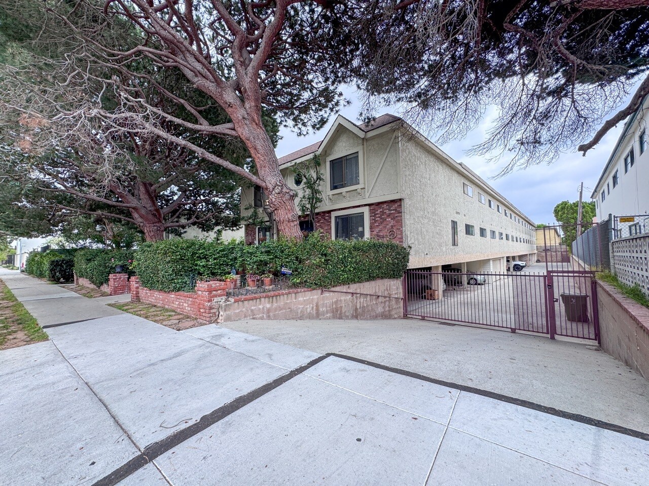 2318 16th St, Santa Monica, CA à vendre Photo du bâtiment- Image 1 de 8