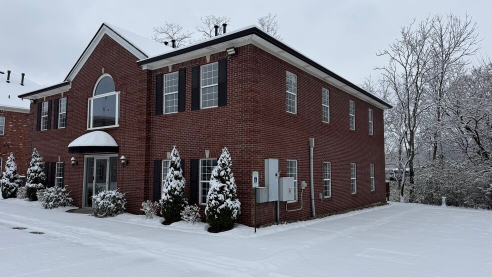 11801 Brinley Ave, Louisville, KY for lease - Building Photo - Image 2 of 3