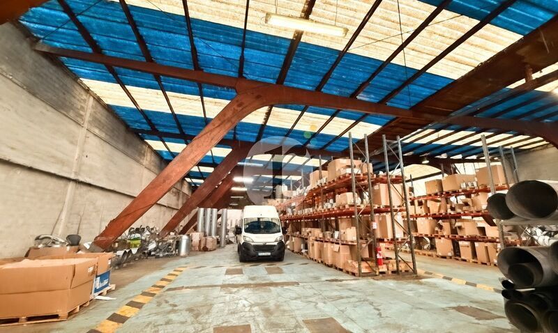 Flex in Lille for lease - Interior Photo - Image 2 of 7