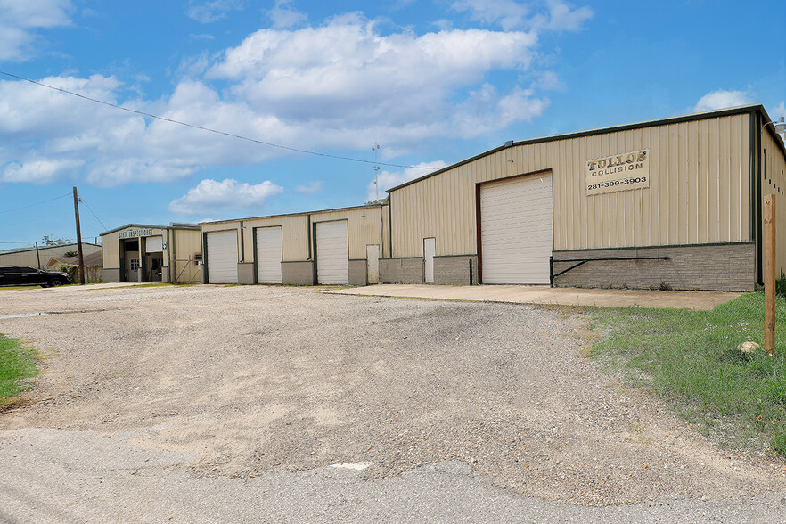 23210 FM 1485, New Caney, TX à vendre - Photo du bâtiment - Image 1 de 21